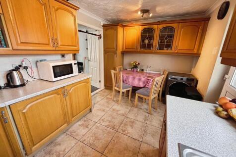 Neston Drive, Cinderhill, Nottingham, NG6 photo 5