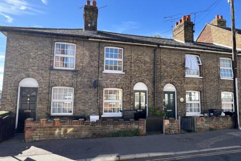 2-bed terraced on Mill Road, Maldon, Essex, £1,250/mo
