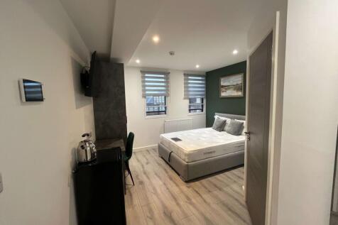 Cross Street - Room 22