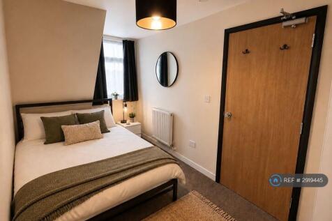 Room 0 - Double Room 2nd Floor Available Now