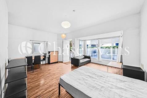 Living/Sleeping Area