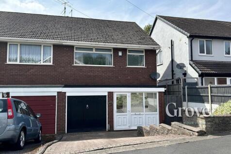 Castle Close Cradle Heath 2.jpg