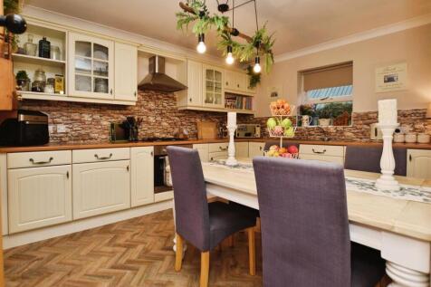 830b5d72-kitchen 20b.JPG