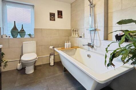 Bathroom.JPG