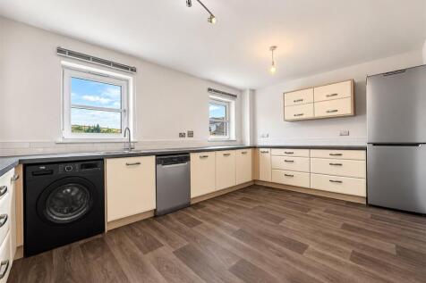 Saxon Close, Crediton, Devon, EX17 photo 4