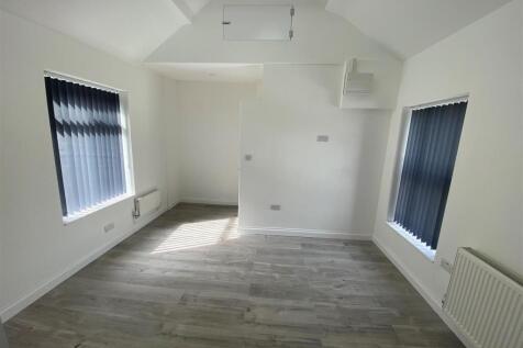 1,252 Holton Road - bedroom 2.jpg