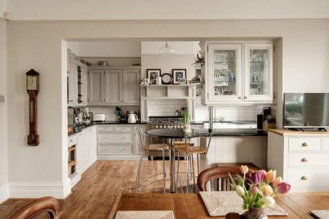 6 bed, 3 bath Semi-Detached in Bristol - Photo 17