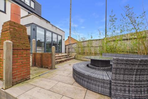 cam03830g0pr0270still037