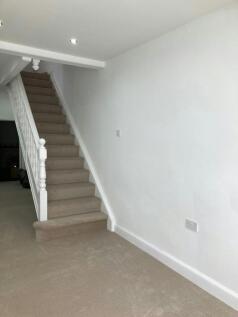 Retail Property (high street) to rent Image 3
