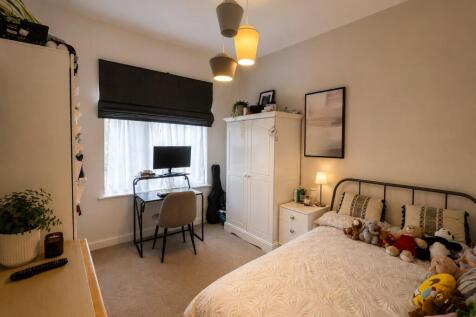 Hollymoor Lane, Epsom, Surrey, KT19 photo 5