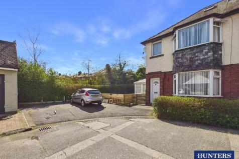 Front Elevation/Driveway