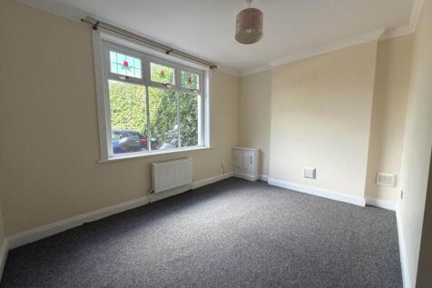 Beechey Road, Bournemouth, BH8 *Garden Apartment* photo 5