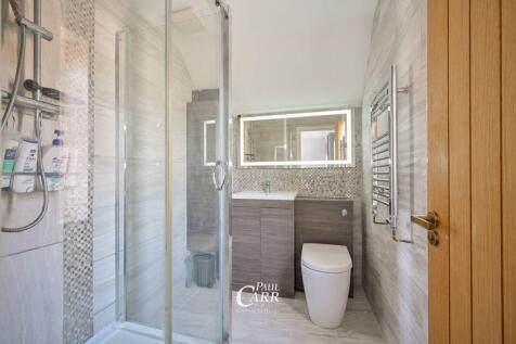 Master En-Suite Bathroom