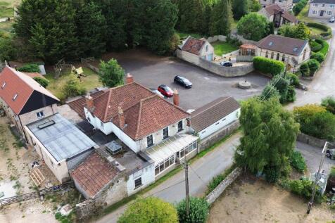 Pub and Land in Clapton in Radstock (4).JPG