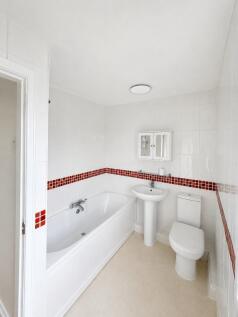 Bathroom (First Floor)