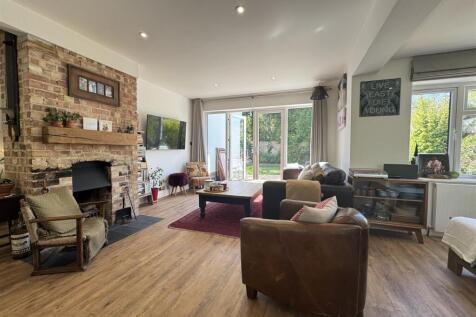 LIVING ROOM / DINING ROOM / KITCHEN