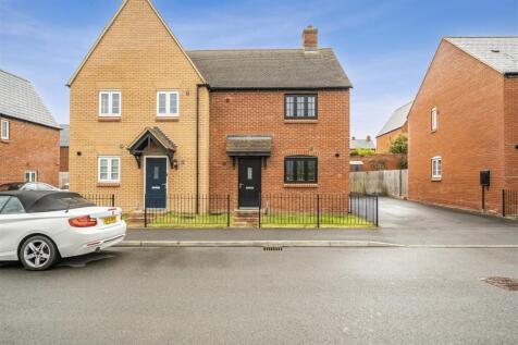 14 Aintree Avenue, Towcester (4).jpg