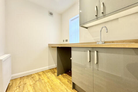 Leysholme Crescent, Wortley, West Yorkshire, LS12 photo 4