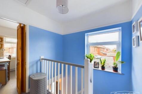 FIRST FLOOR LANDING