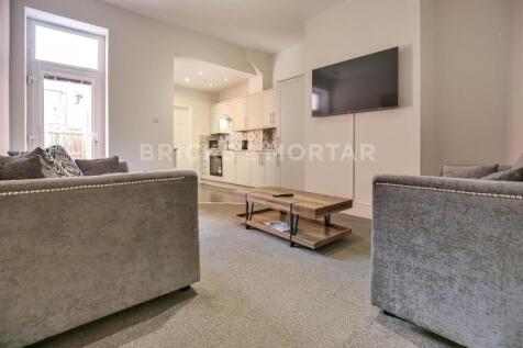 3-bed flat on (£155pppw) Bayswater Road, Jesmond, Newcastle Upon Tyne, £2,015/mo