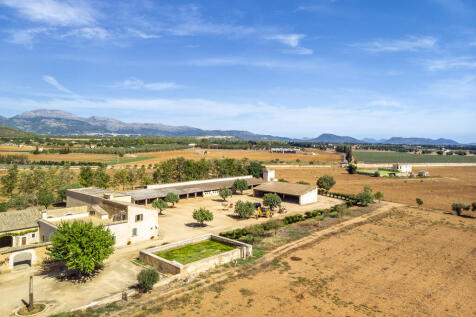 Exterior view of the finca property