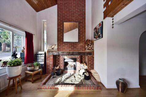 Living Room (Feature)