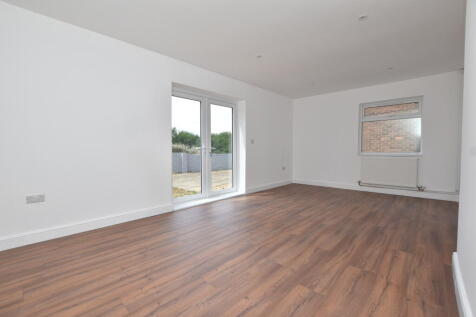 19, Tan Y Coed, Wrexham, LL13 8YH photo 4