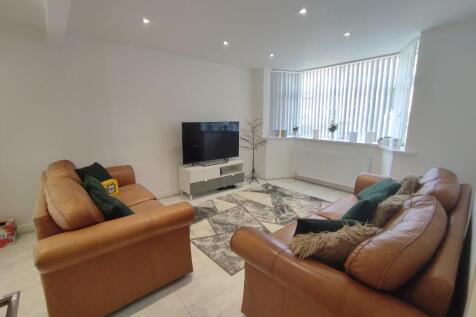 Rothesay Crescent, Sale, Greater Manchester, M33 photo 3