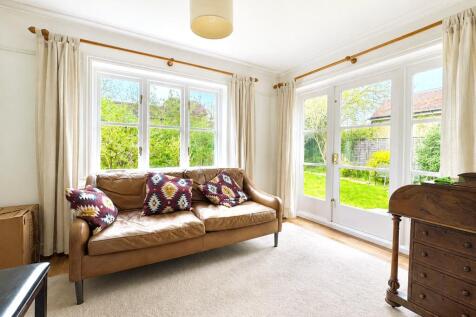 Long Garden Walk, Farnham, Surrey, GU9 photo 4