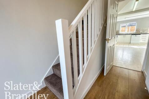 7 Terrian Crescent, West Bridgford, Nottingham, NG2 6ED photo 5