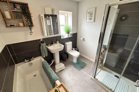 Family Bathroom/WC