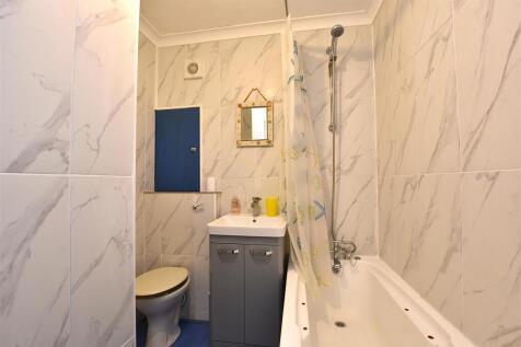 Bathroom.JPG