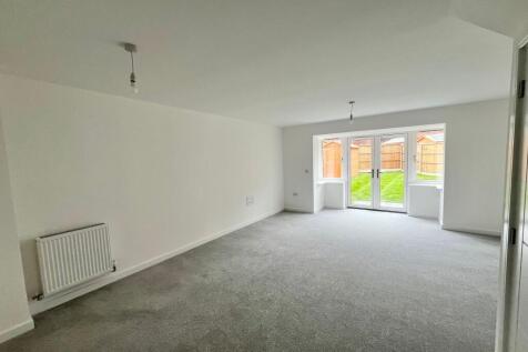 Whitehouse, MK8 photo 3
