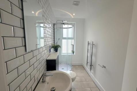4 bathroom .jpg
