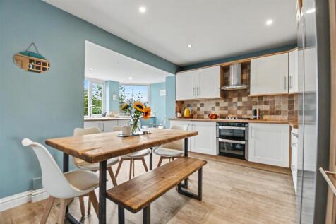 Kitchen breakfast room