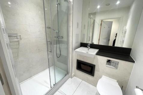 EN-SUITE SHOWER ROOM.jpg