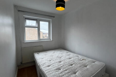 Teesdale Road, Slough, Berkshire, SL2 photo 5