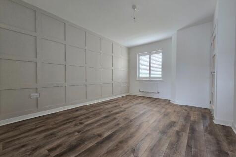 Oak Crescent, Burnham-On-Crouch, Essex, CM0 photo 3
