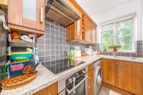 1-bed flat on Wyke Road, Raynes Park, £1,500/mo