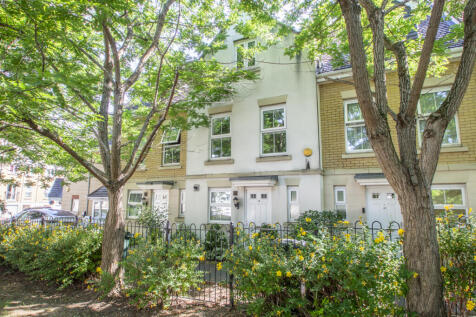 Three double bedroom house in Dartford