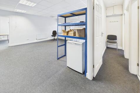 Office to rent Image 3