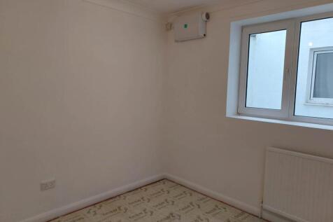 Rear Bedroom (aspect