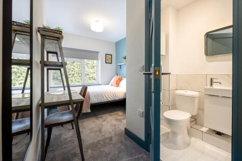 Studio house on Borrowmead Road, £1,200/mo