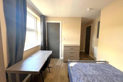 Bright, tidy single bedroom with a large window...