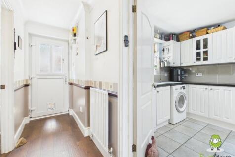 EweMove Estate Agents Basingstoke - Clere Gardens