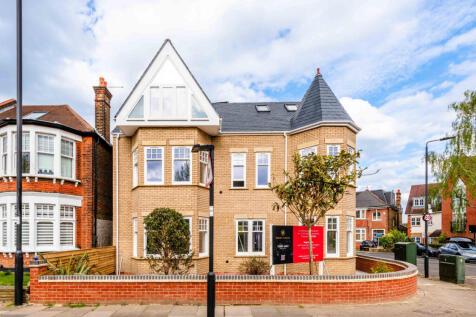 London, N13 - property photo