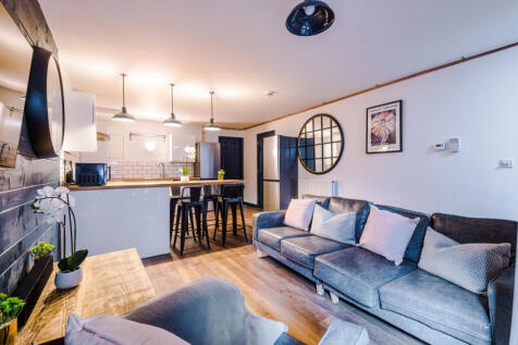 Flat 30, Shoe and Boot, Living Room 3