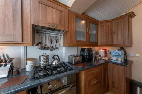 10 Meadow Close-008.jpg