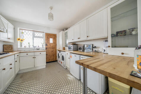 1369892-9-68efa3b...