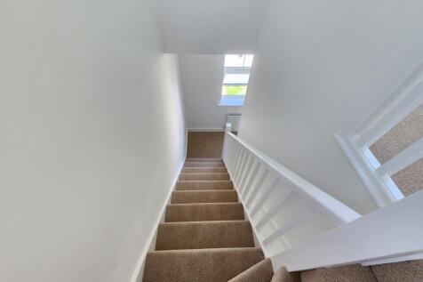 Iris Crescent, Seacroft, LS14 photo 4